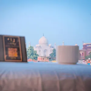 Lucky Restaurant & 2*, Agra (Uttar Pradesh) India
